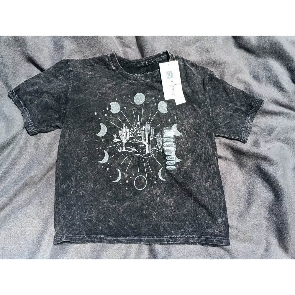 Pretty Rebellious XS Black Gray Celestial Desert Moon Graphic Tee NWT - Picture 1 of 5